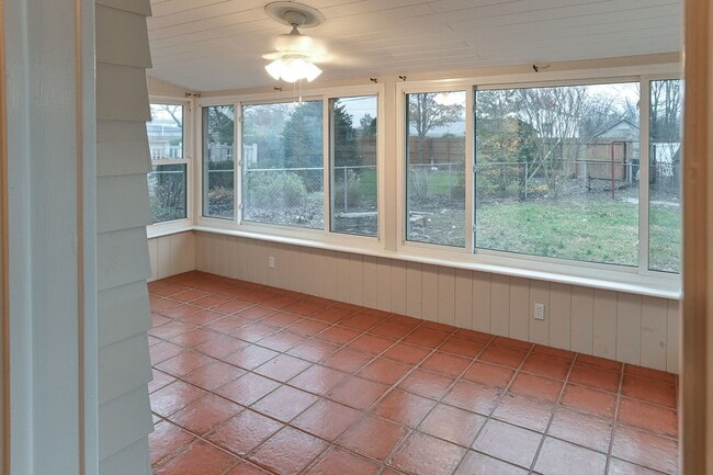 Building Photo - Charming Single Family in Camp Hill