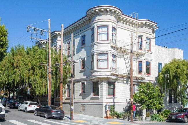 Building Photo - Lower Haight: Remodeled Top Floor 1 Bed 1 Bath near Duboce Park