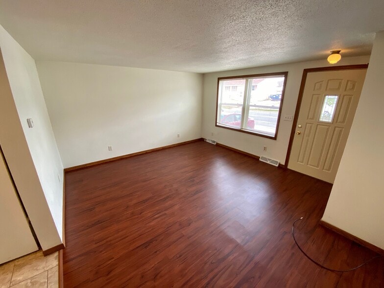 Building Photo - 610 12th Ave S