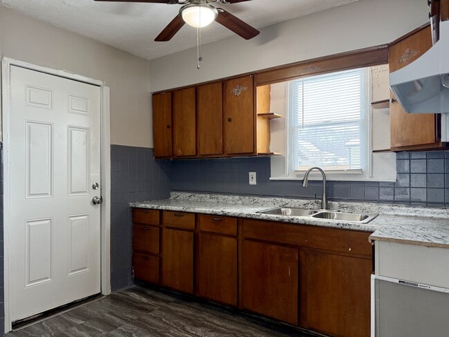 Building Photo - 1182 5th Ave