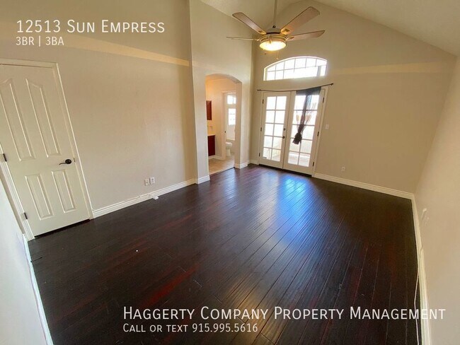 Building Photo - East El Paso 3 bed Refrig A/C with Loft an...