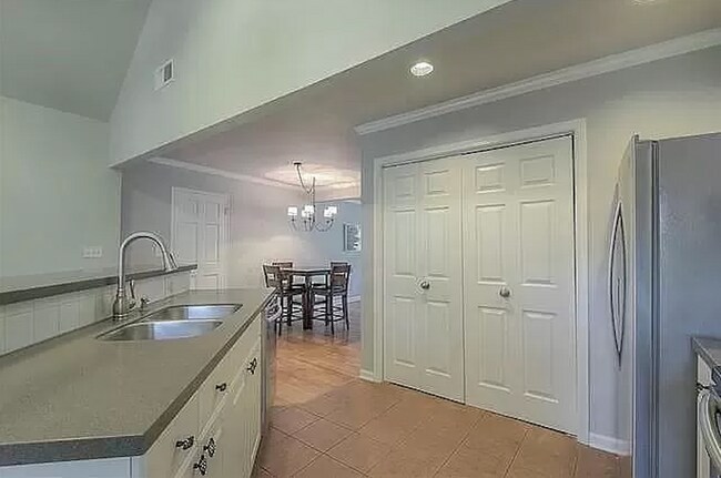 Building Photo - 5036 Mission Rd