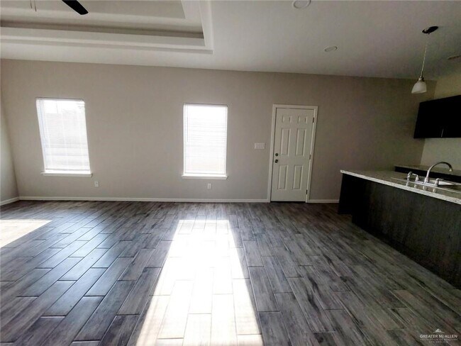 Building Photo - 7107 N 59th Ln