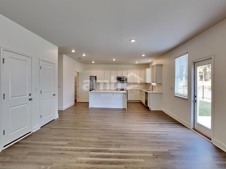 Building Photo - 56 Pointe Dr