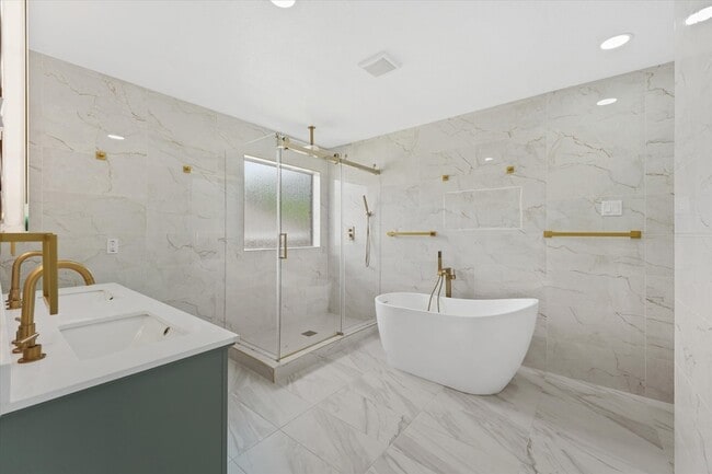 Building Photo - 322 Hillcroft Dr