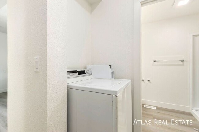 Building Photo - 1904 8th Ave