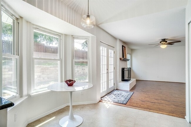 Building Photo - 1602 Stoneway Dr