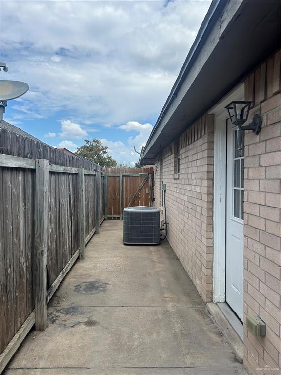 Building Photo - 14 Bracey