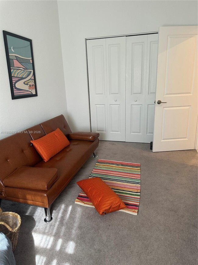 Building Photo - 2615 SE 12th St