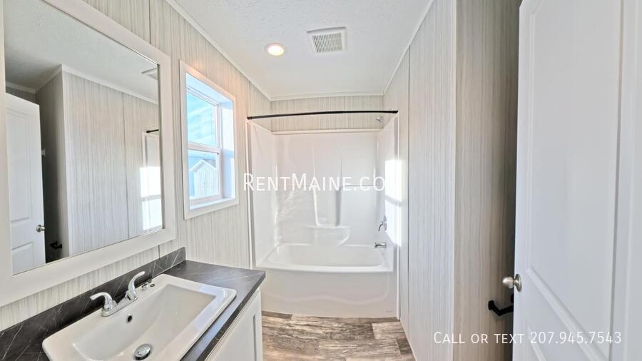 Building Photo - 111 H St