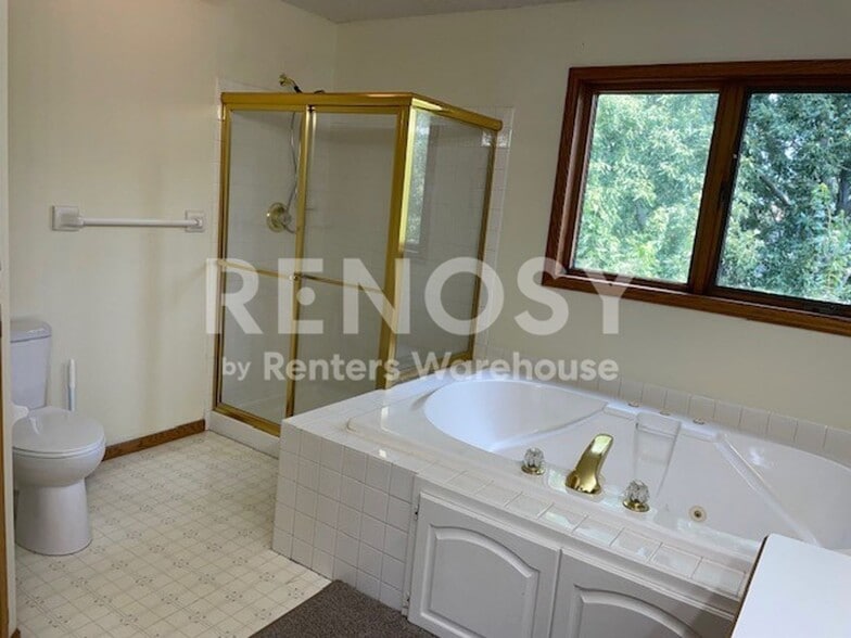 Building Photo - 9142 Cambridge Alcove