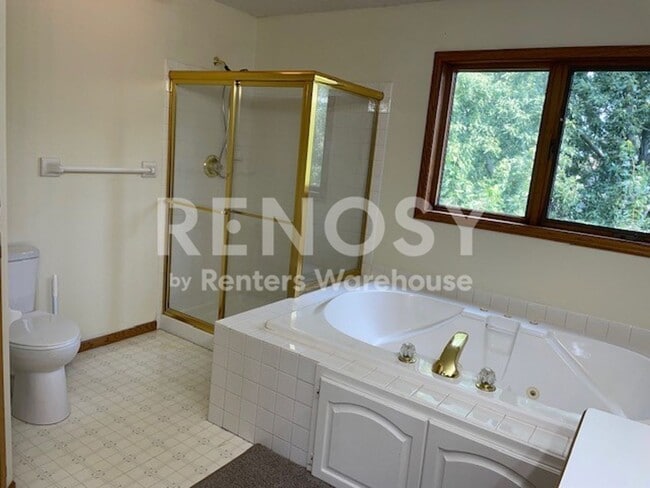 Building Photo - 4800 Sq. Ft. 5 Bedroom 4.5 Bath Home in Woodbury