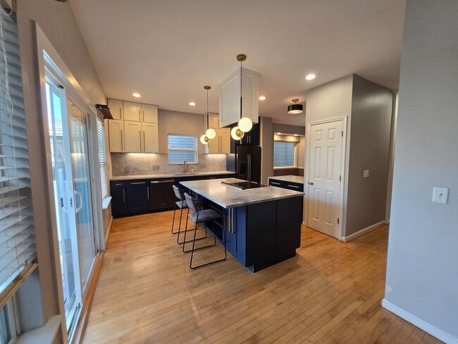 Building Photo - 929 Weninger Cir