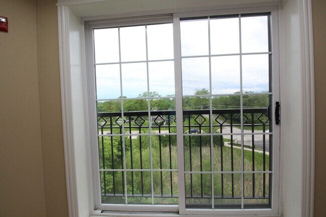 Building Photo - 10765 Clocktower Dr