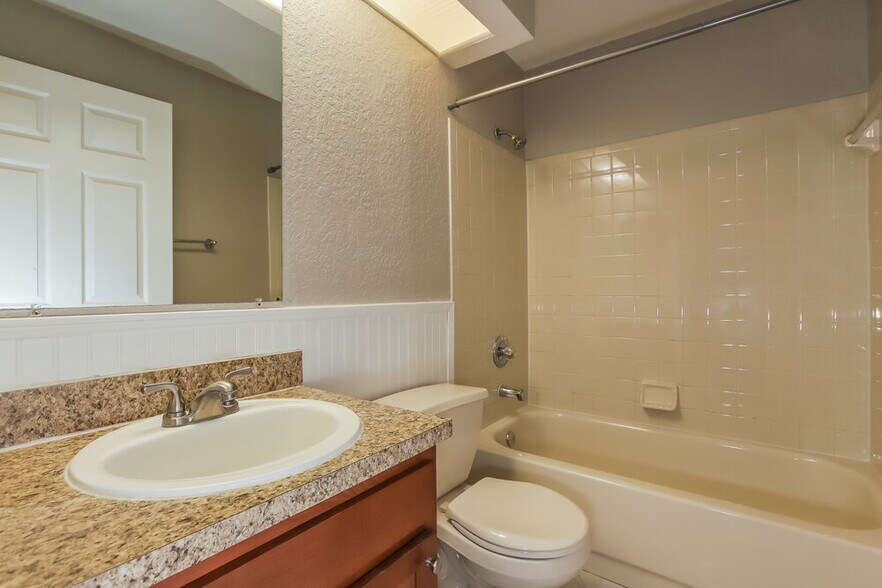 Building Photo - 1717 Tarah Trace Dr