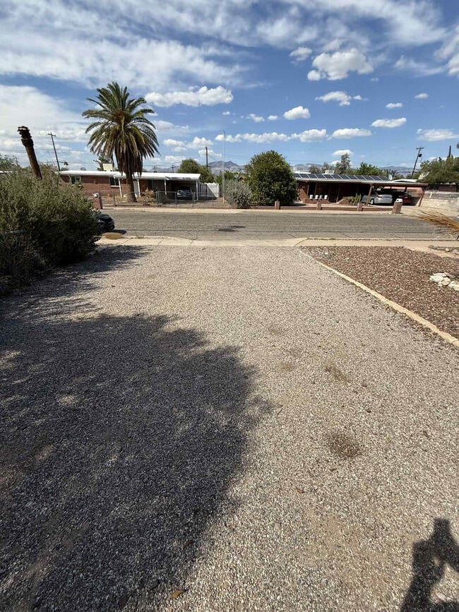 Building Photo - 4832 E 24th St