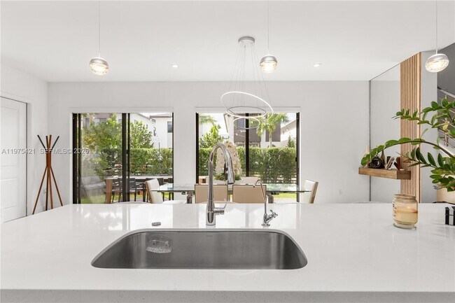 Building Photo - 4301 NW 81st Ct