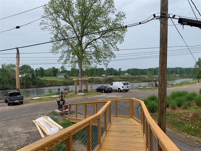 Building Photo - 101 N Bridge St