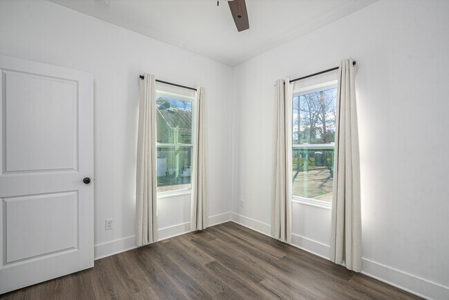 Building Photo - 637 E Anderson St