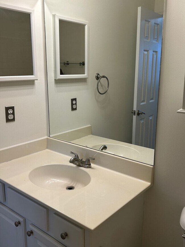 Building Photo - Mohawk Trail Townhomes-Southside Savannah