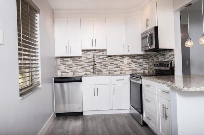 Building Photo - 428 Saxony Way