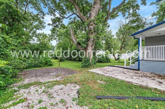 Building Photo - 3340 N Sherman Dr