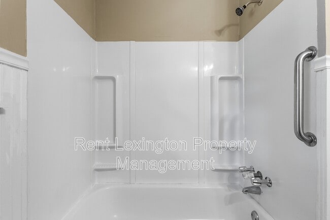 Building Photo - 2461 Mirahill Dr