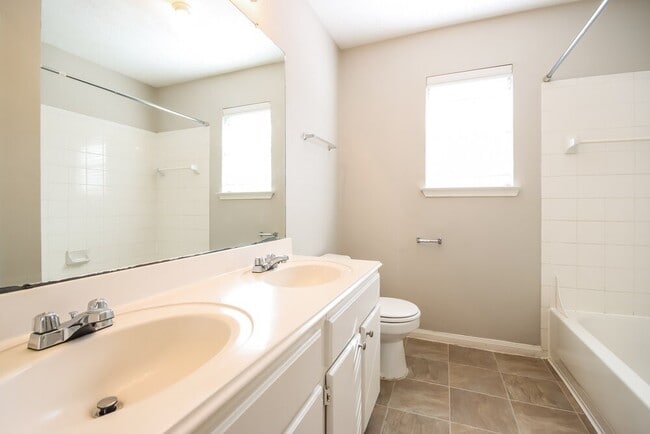 Building Photo - 16206 Hollow Rock Dr