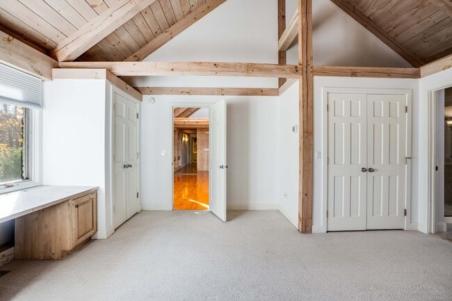 Building Photo - 123 Cove Rd