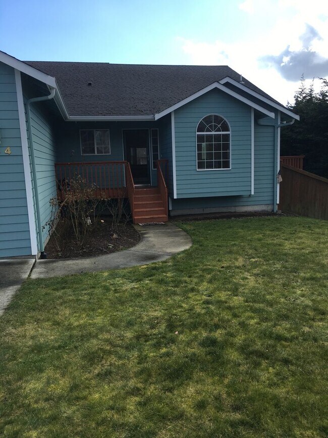Building Photo - ***PENDING APPLICATIONS***Large 4 bedroom house that is Pet Friendly!