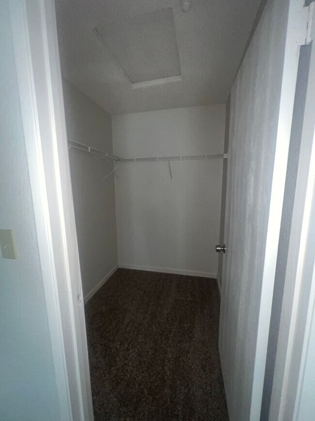 Building Photo - 9365-67 CAMADA COURT