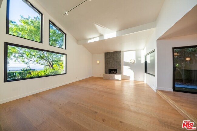 Building Photo - 13302 Mulholland Dr