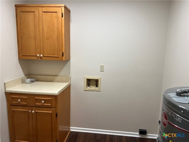 Building Photo - 624 E Elm St