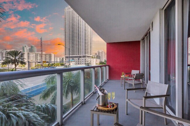 Building Photo - 2602 E Hallandale Beach Blvd