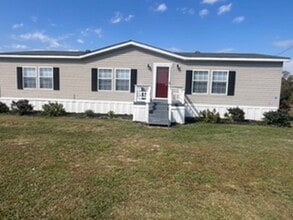 Building Photo - 3 Bedroom, 2 Bath home.