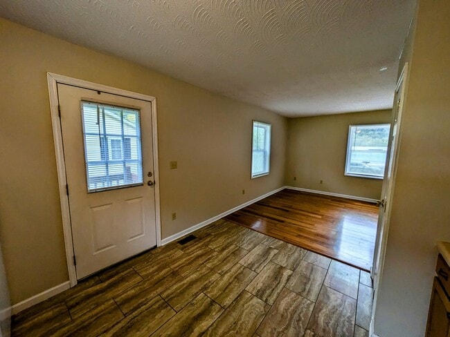 Building Photo - 34 Blackstone Ln
