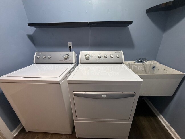 Building Photo - 107 Johnia Ct