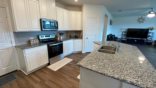 Building Photo - 125 Bronco Billy Dr