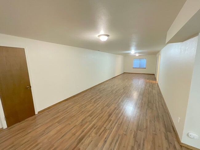 Building Photo - 4 Bedroom Home Available Near Research Pkwy & Scarborough Dr!