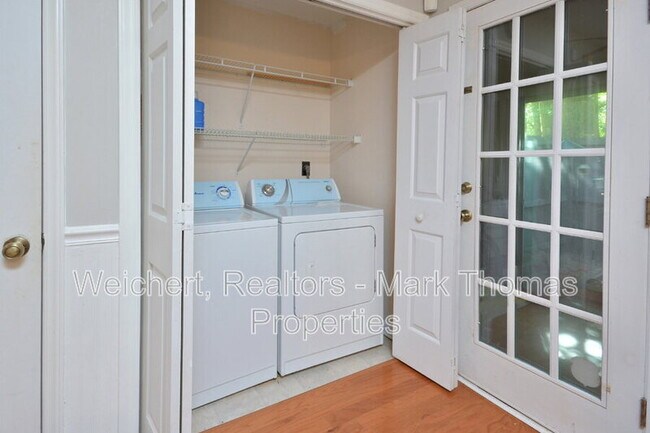 Building Photo - 104 Gatehouse Ln