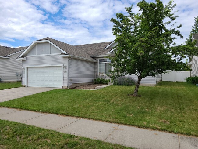 Building Photo - Lovely 3 Bedroom 2 Bath Sunshine Meadows Home for Rent!