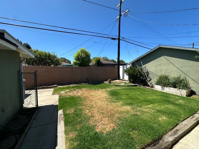 Building Photo - Home in North Kentwood Neighborhood of Wes...