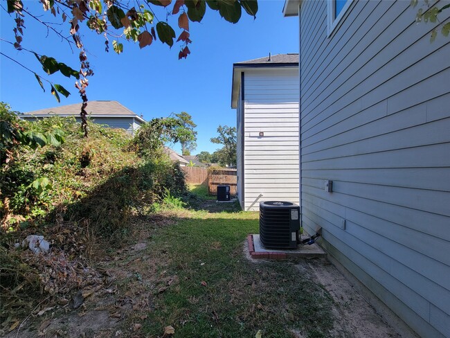 Building Photo - 16684 E Ivanhoe St