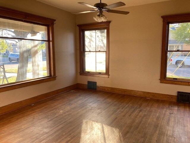 Building Photo - 322 W 4th St