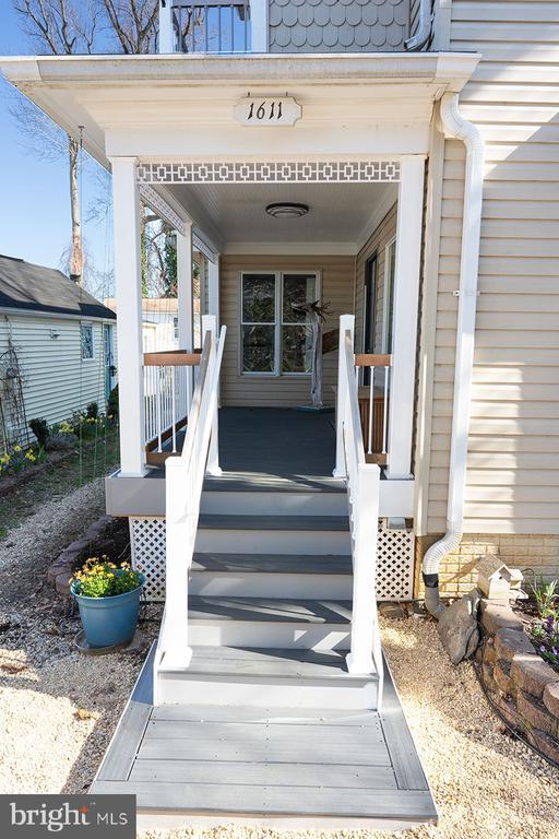 Building Photo - 1611 Avenue B