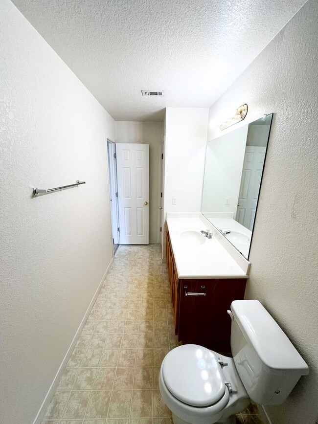 Building Photo - 312 Cedar Ridge Dr