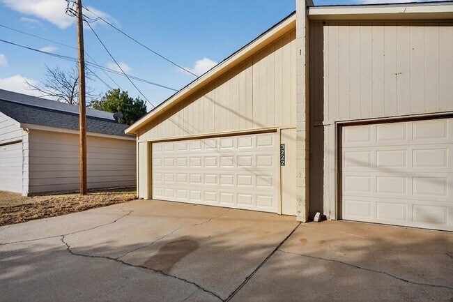 Building Photo - 3222 Preston Dr