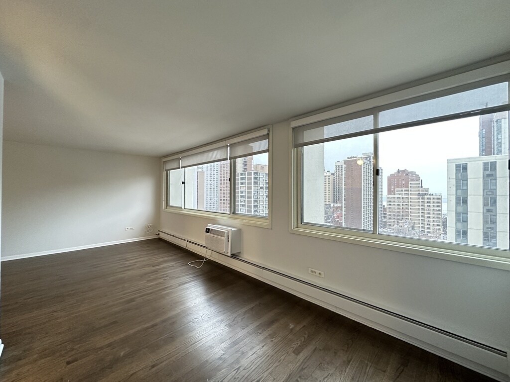 Building Photo - 1442 N Dearborn St