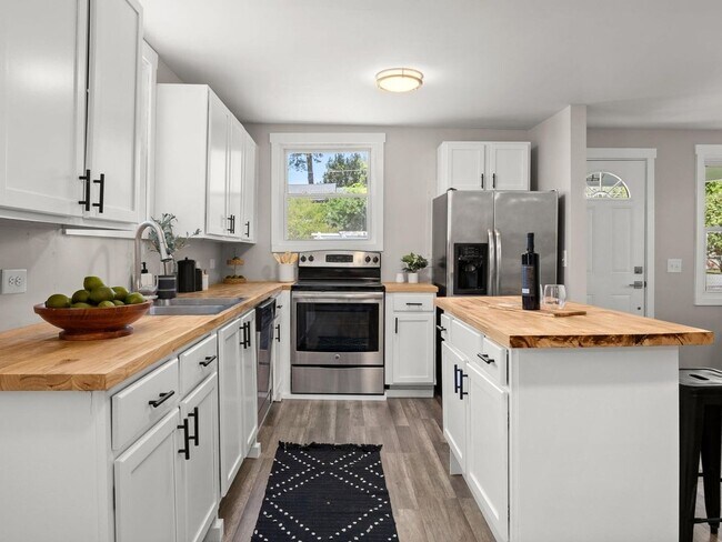 Building Photo - 3 Bedroom Single Family Home in Hanahan