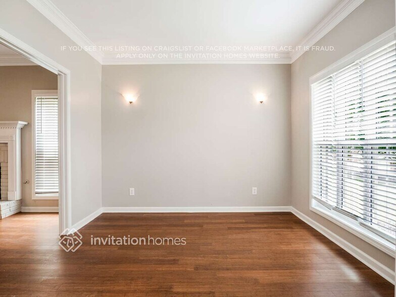 Building Photo - 1119 E Shoreview Rd